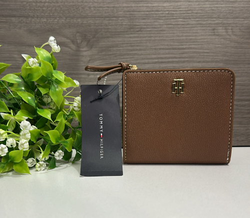 Cartera chica Tommy café muj