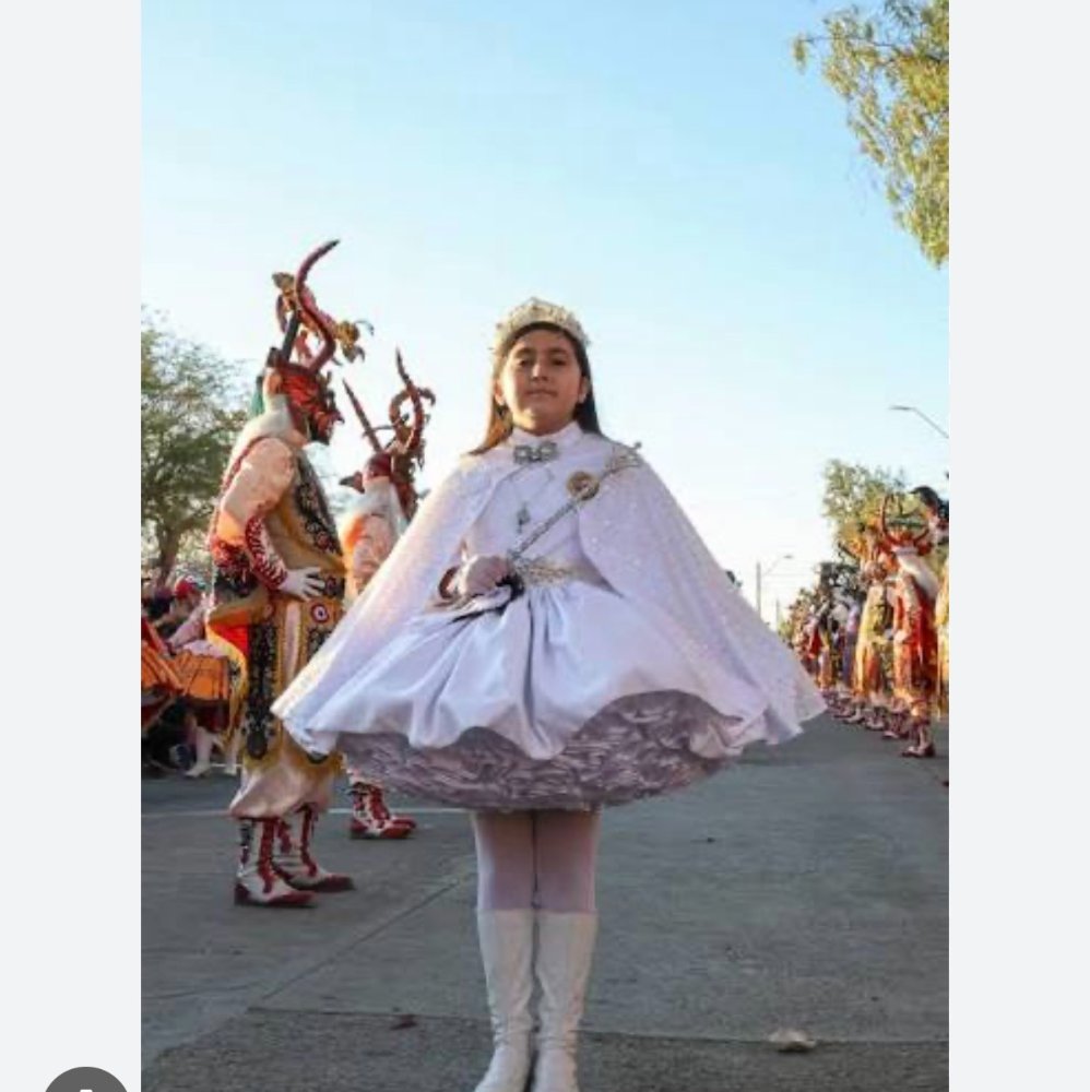 TRAJE DE PRINCESA EN COLOR BLANCO, INCLUYE ACCESORIOS, FALSO, CORONA, VARITA.CAPA