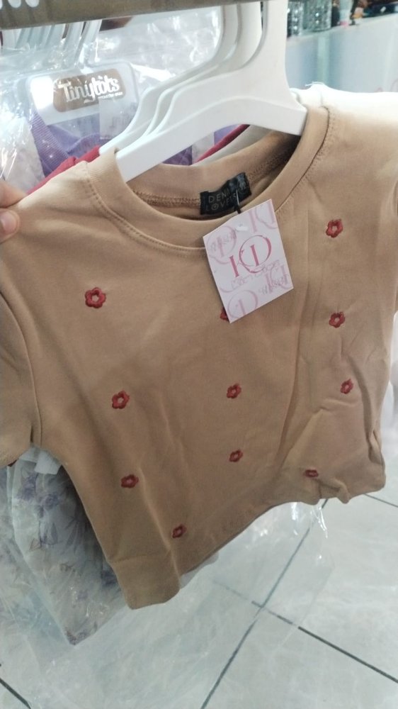 BLUSA CON FLORES