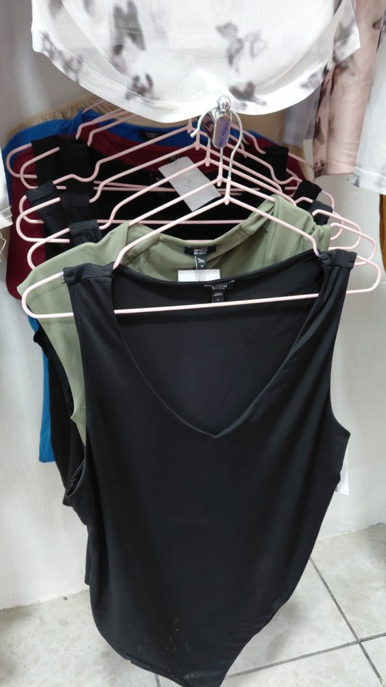 BLUSA BODY MANGA CORTA CUELLO V
