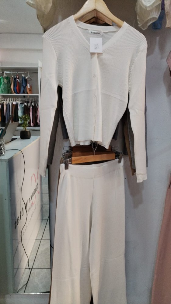 TRAJE SUETER Y PANTALON