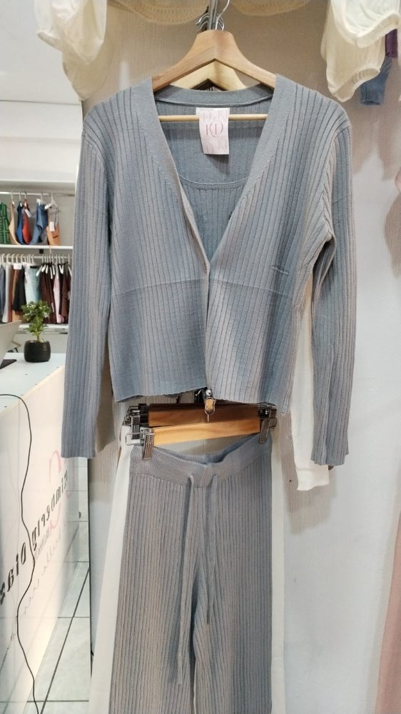 TRAJE PANTALON SUETER Y BLUSA