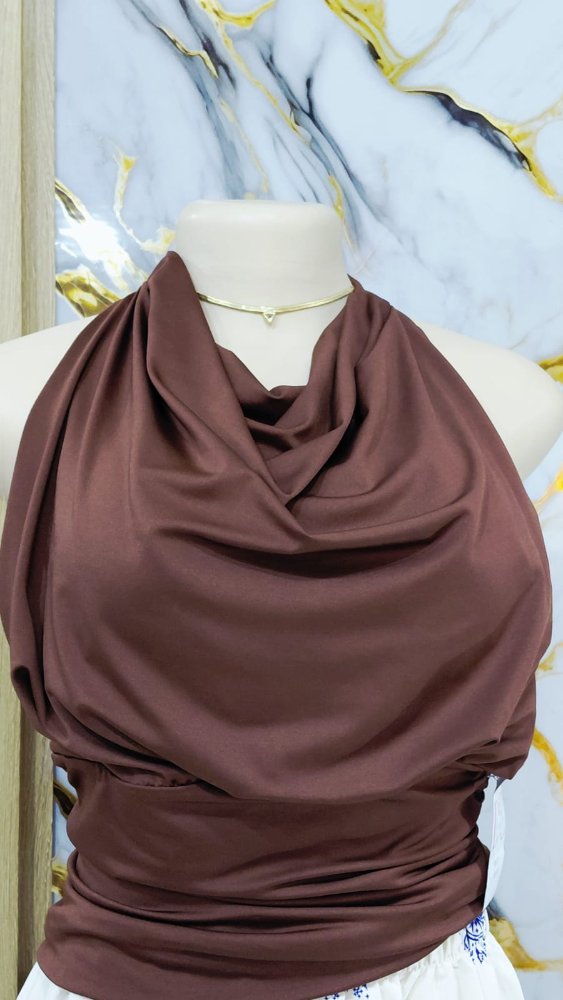 BLUSA ESCOTADA CUELLO COLGANTE