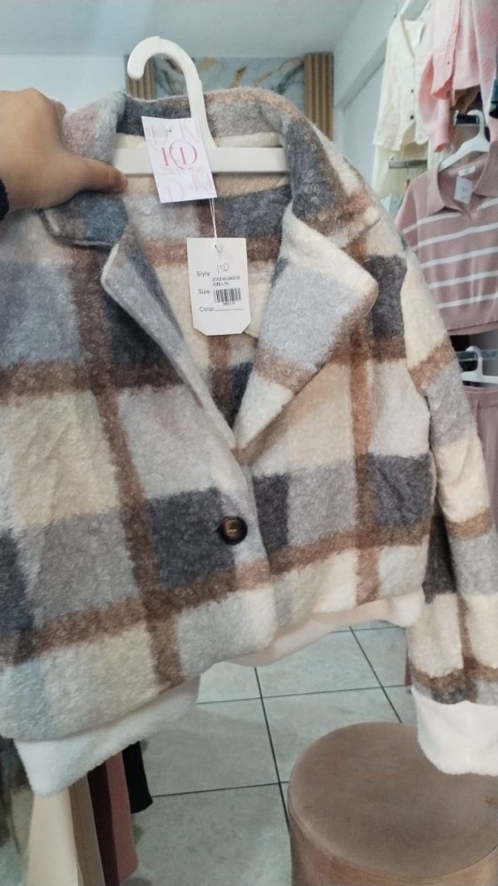 TRAJE DE ABRIGO CON FALDA DE PELUCHE
