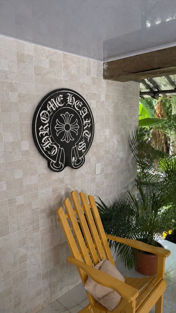 Arte en madera: Chrome Heart negro