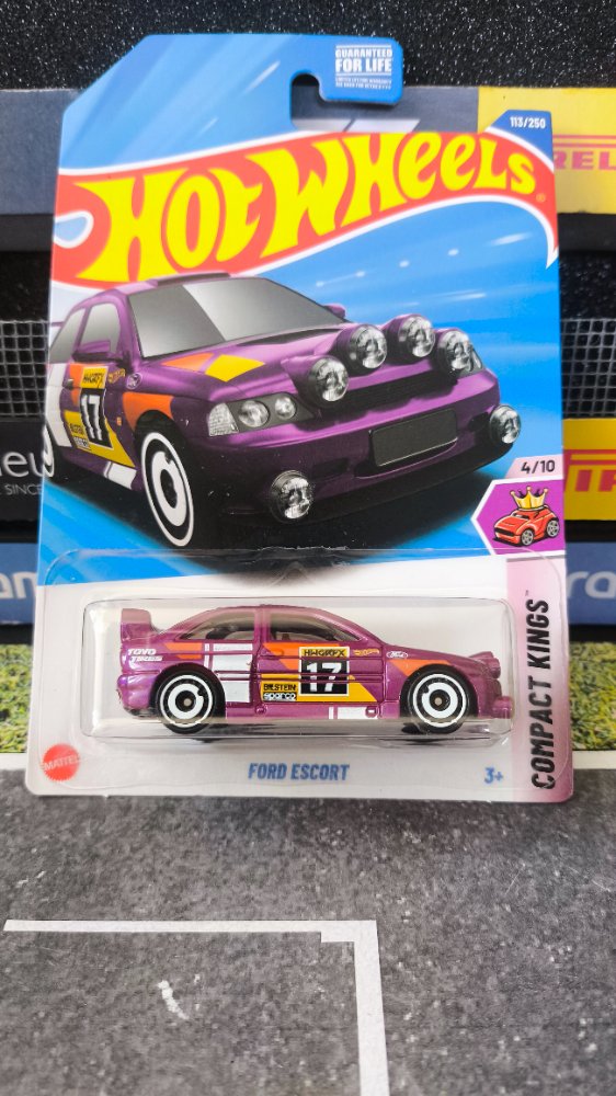 Ford Escort Morado Hot Wheels