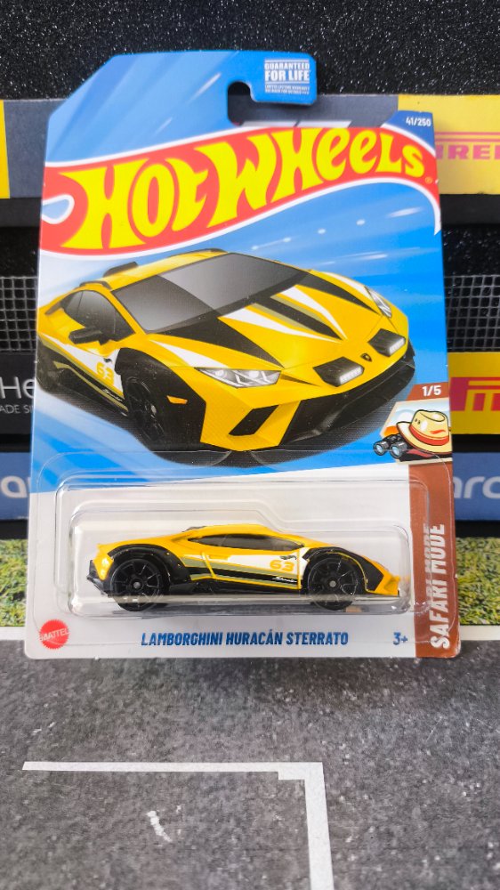 Lamborghini Huracan Sterrato Amarillo Hot Wheels