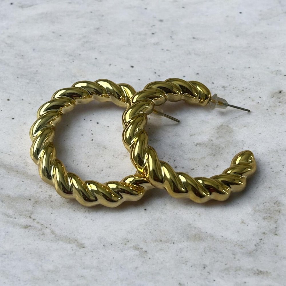Argola detalhe torcido La0076