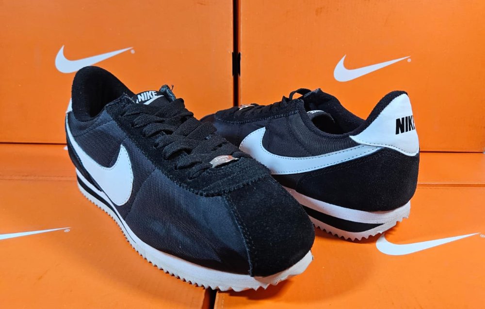 NIKE CORTES NEGRO BLANCO #7