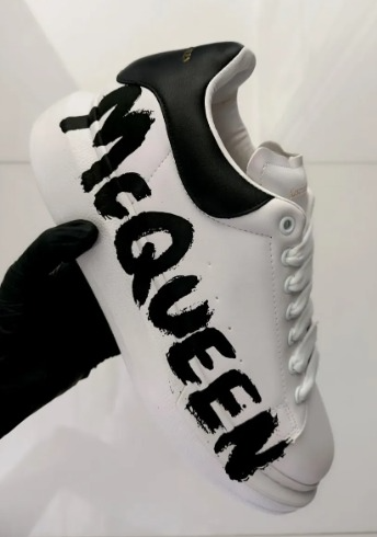 ALEXANDER MC QUEEN BLANCO LETRAS NEGRAS #8