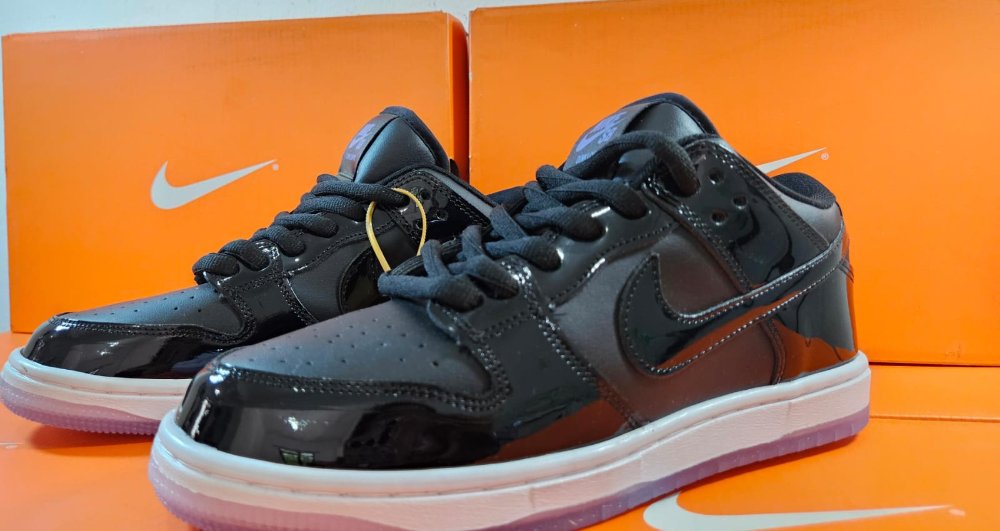 NIKE DUNK NEGRO CHAROL BLANCO