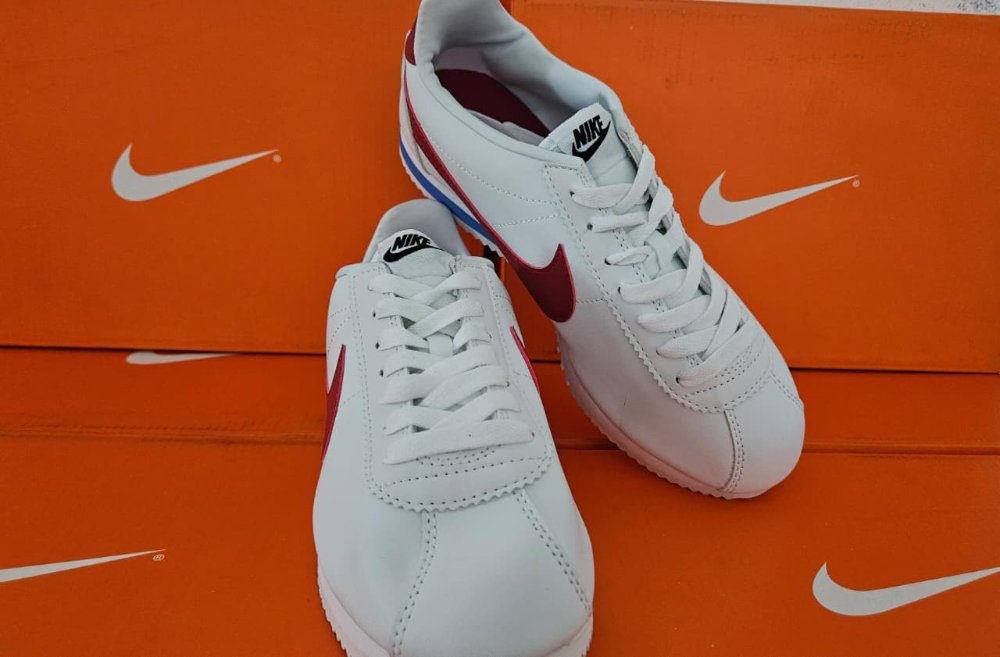 NIKE CORTES BLANCO ROJO #5.5