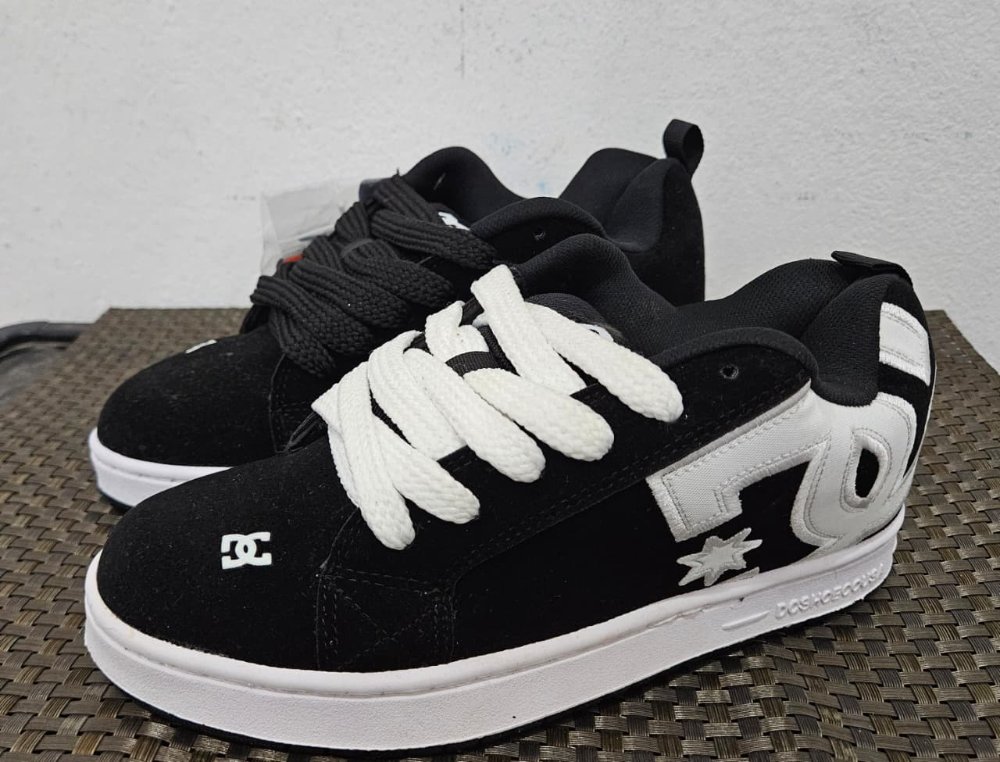 DC GRAFFIK NEGRO BLANCO #5.5