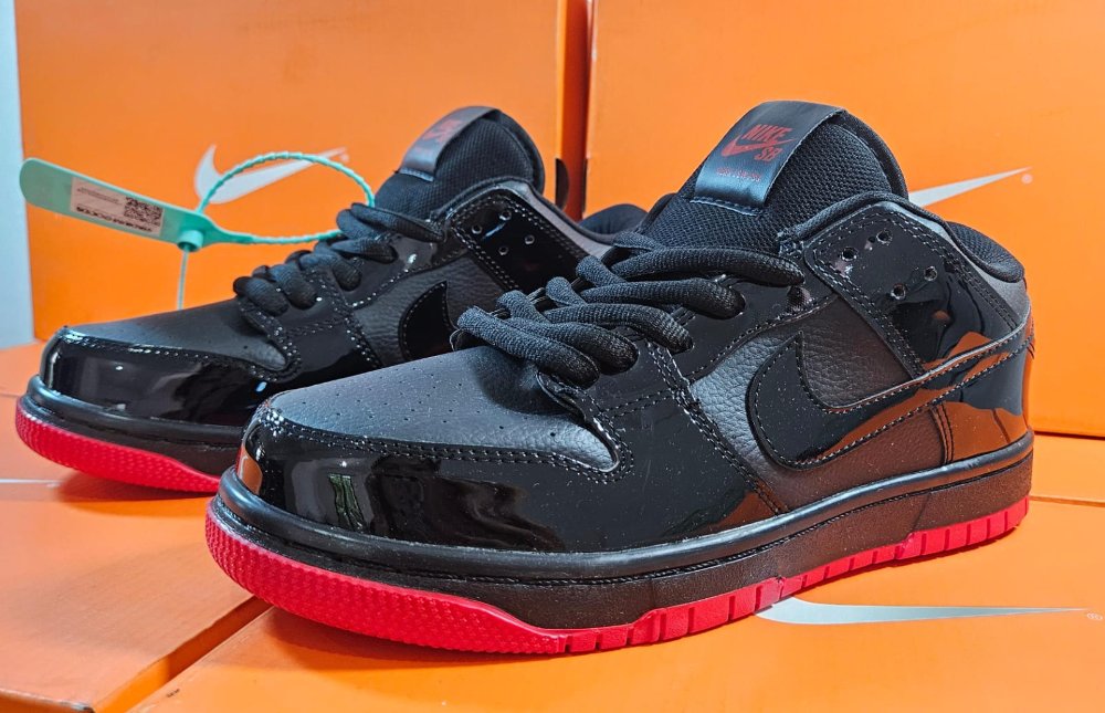 NIKE DUNK NEGRO CHAROL ROJO #6
