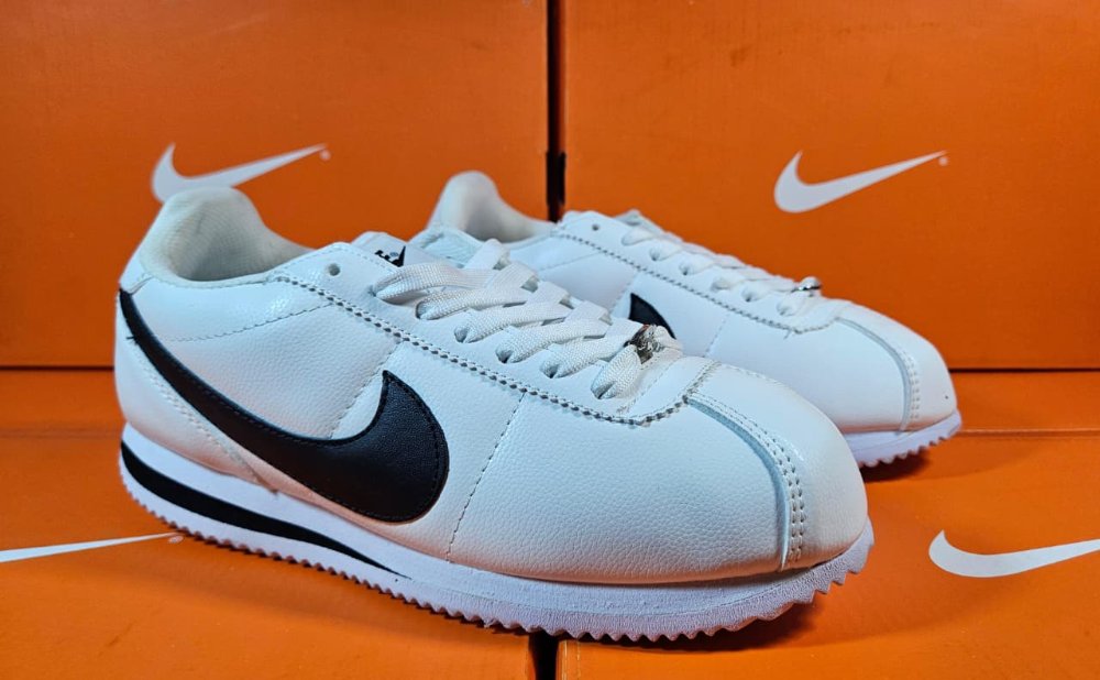NIKE CORTES BLANCO/NEGRO #3.5