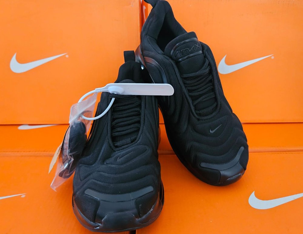 NIKE AIMAX 720 NEGRO TOTAL #8
