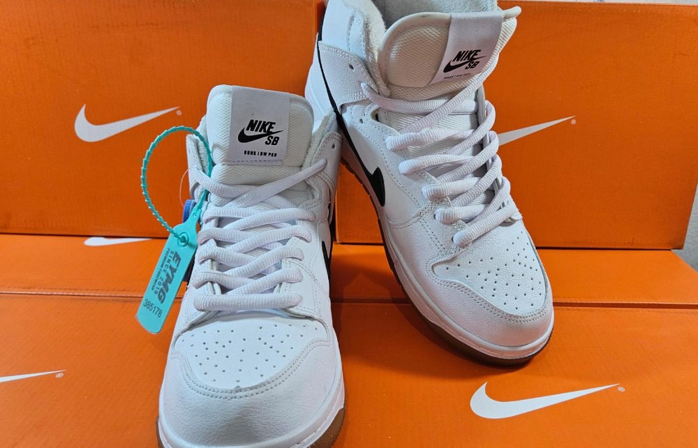 NIKE DUNK BOTA BLANCO/NEGRO #26.5