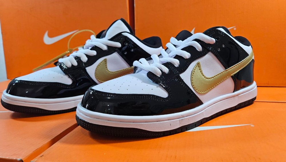 DUNK BLANCO/NEGRO CHAROL/ORO #6