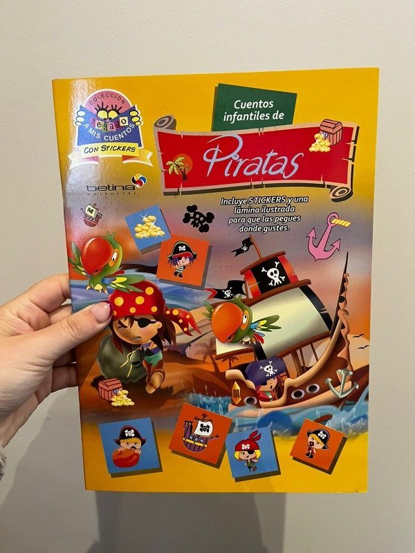 LIBRO DE CUENTOS PIRATAS + STICKERS