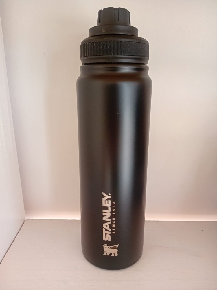 BOTELLA TÉRMICA 800ml RÉPLICA STANLEY NEGRA