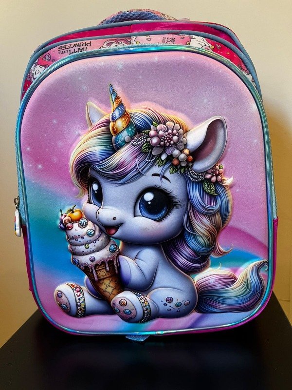 MOCHILA 16" UNICORNIO TRES COMPARTIMIENTOS