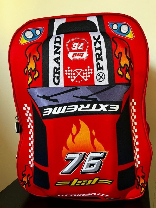 MOCHILA FORMA DE AUTO