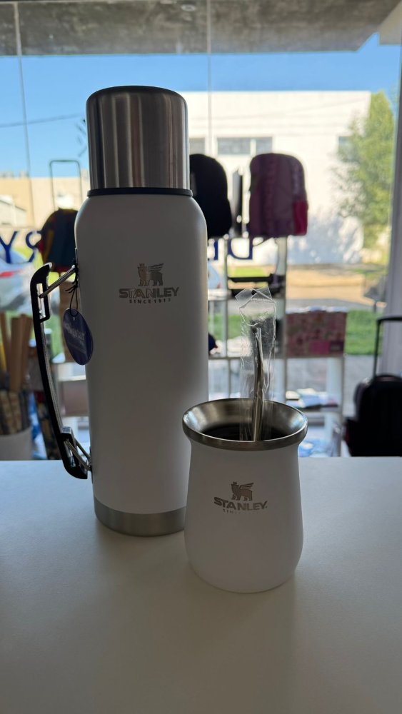 TERMO CON MATE Y BOMBILLA BLANCO