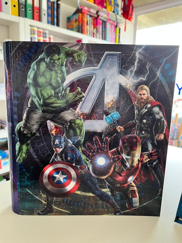 CARPETA CARTA AVENGERS CON RELIEVE