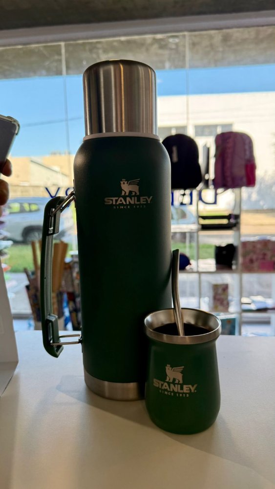 TERMO CON MATE Y BOMBILLA VERDE MILITAR