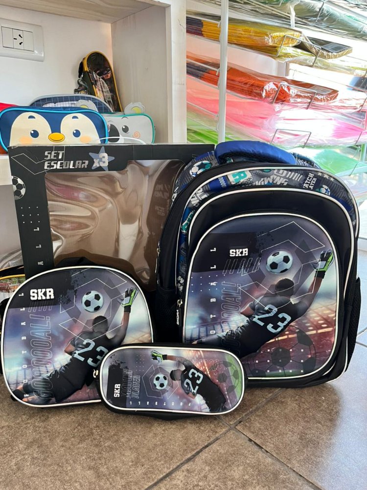 SET MOCHILA 16" CON LUNCHERA 24X22X9CM Y CARTUCHERA 23X10X4.5CM FUTBOL SKORA
