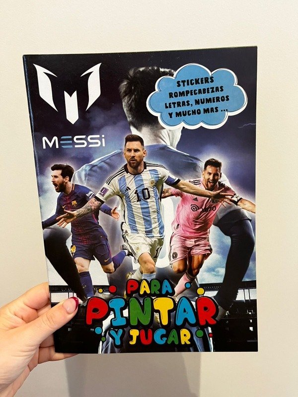 LIBRO PARA PINTAR Y JUGAR MESSI