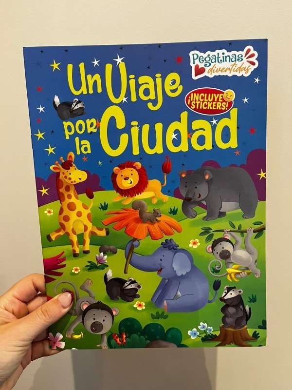LIBRO DE CUENTOS UN VIAJE POR LA CIUDAD + STICKERS