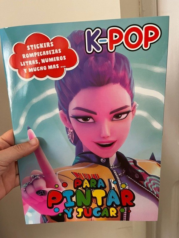 LIBRO PARA PINTAR Y JUGAR K-POP