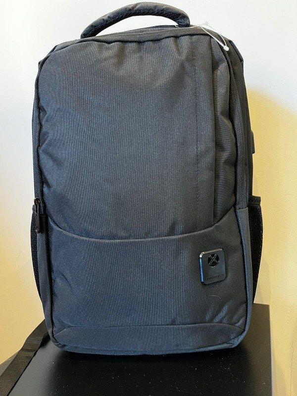 MOCHILA NEGRA UNICROSS CON USB
