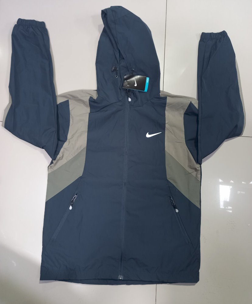 5766 chaqueta rompe viento vrde beis