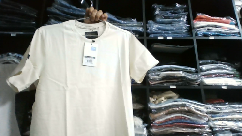 camiseta que113ba0002 beis s