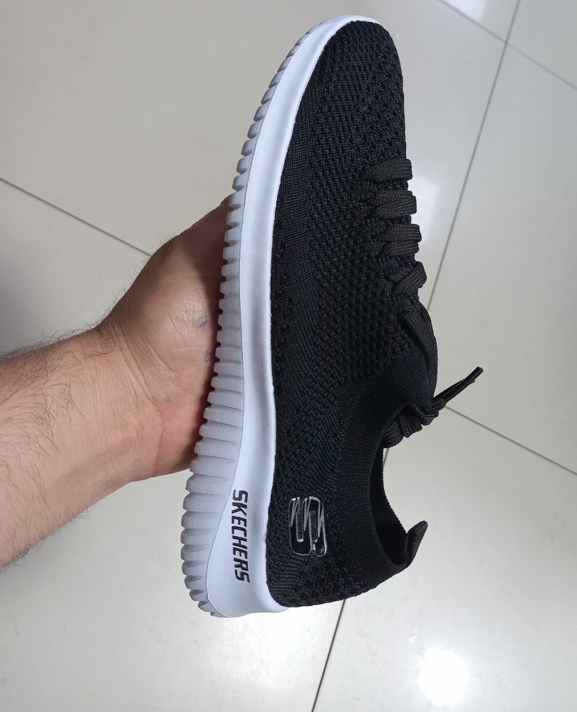 805268 skechers negra