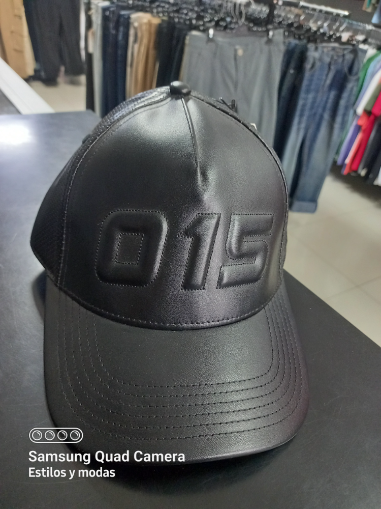qst106230010 u negro cuerina gorra quest