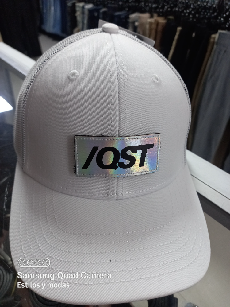 qst106230028 u blanco optico gorra quest