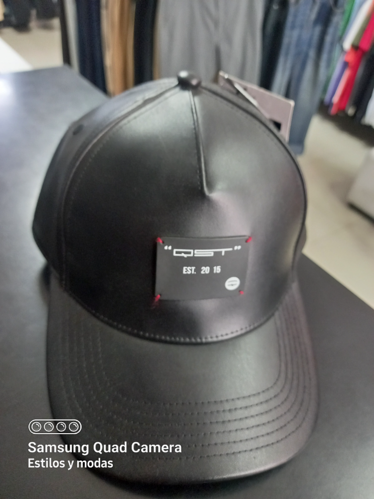 qst106230011 u negro cuerina gorra quest