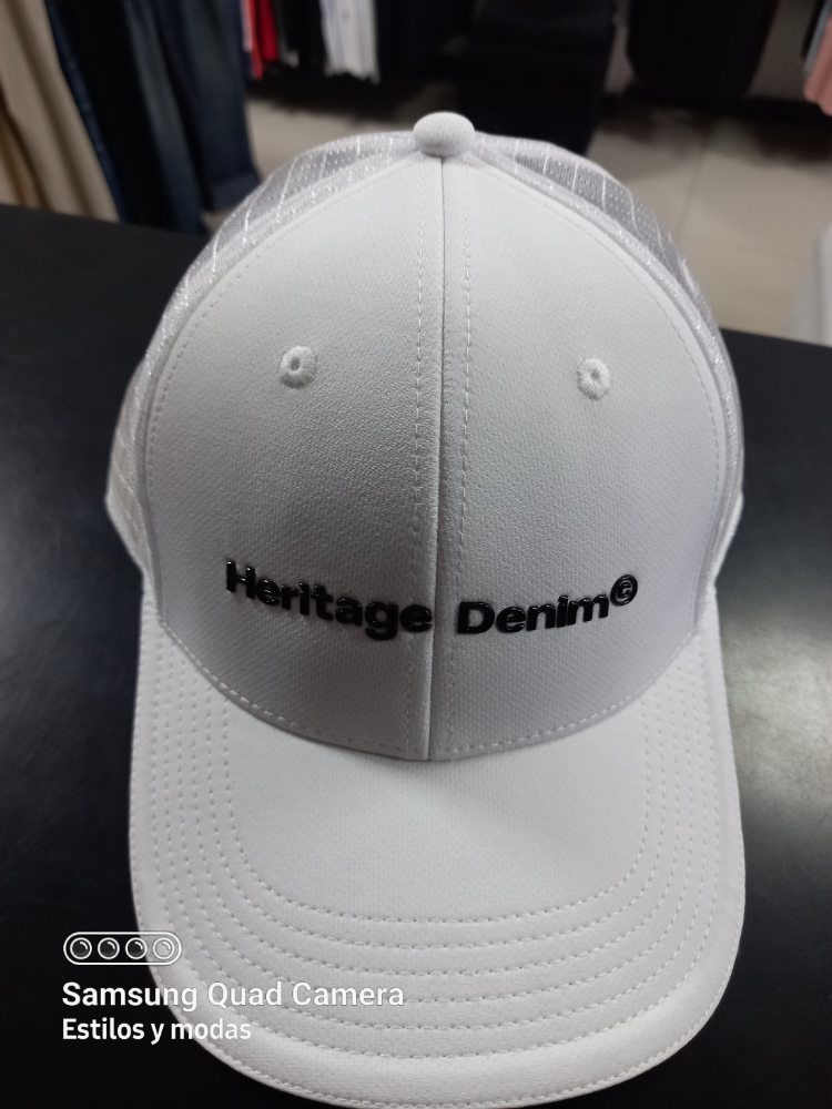 que106250045 m 018 gorra quest blanca