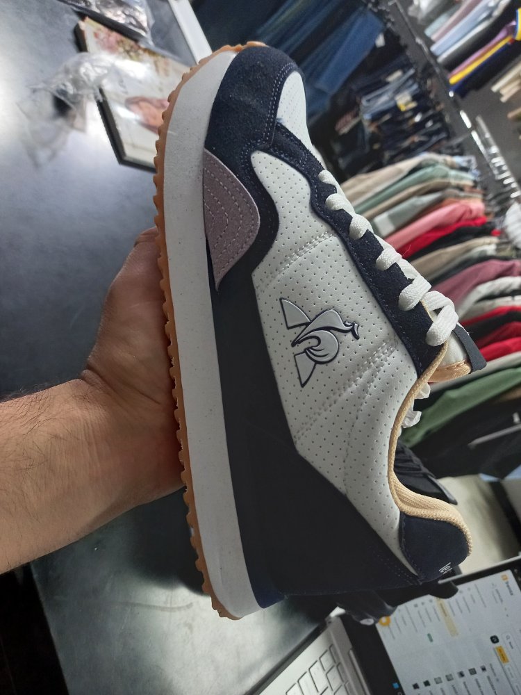 905261 lecoq blanca azul