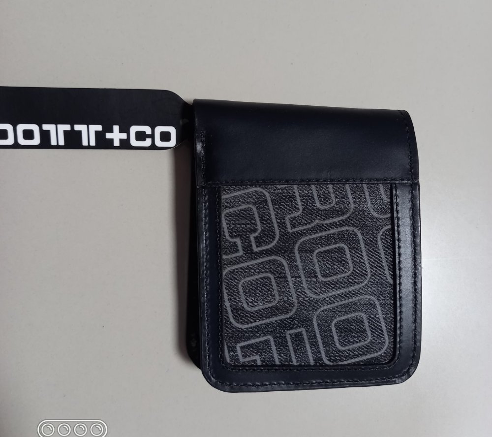 57004 billetera negra