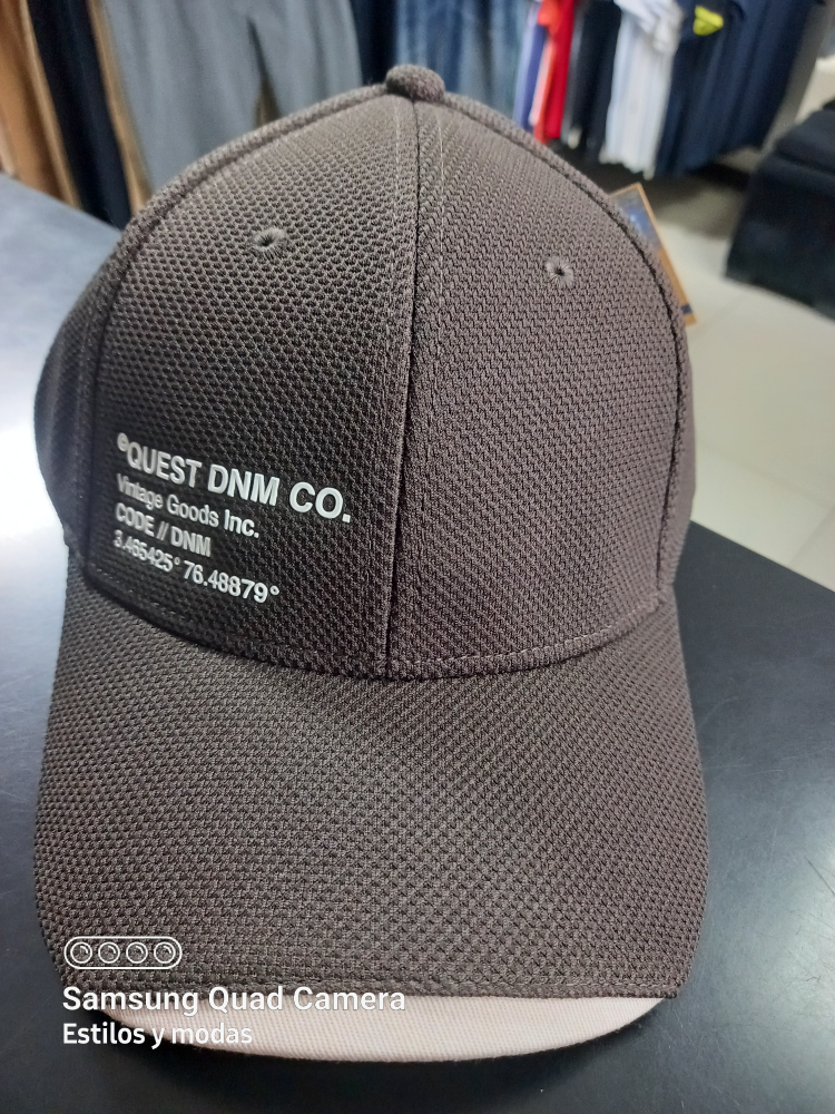 que106250072 m 453 gorra quest cafe