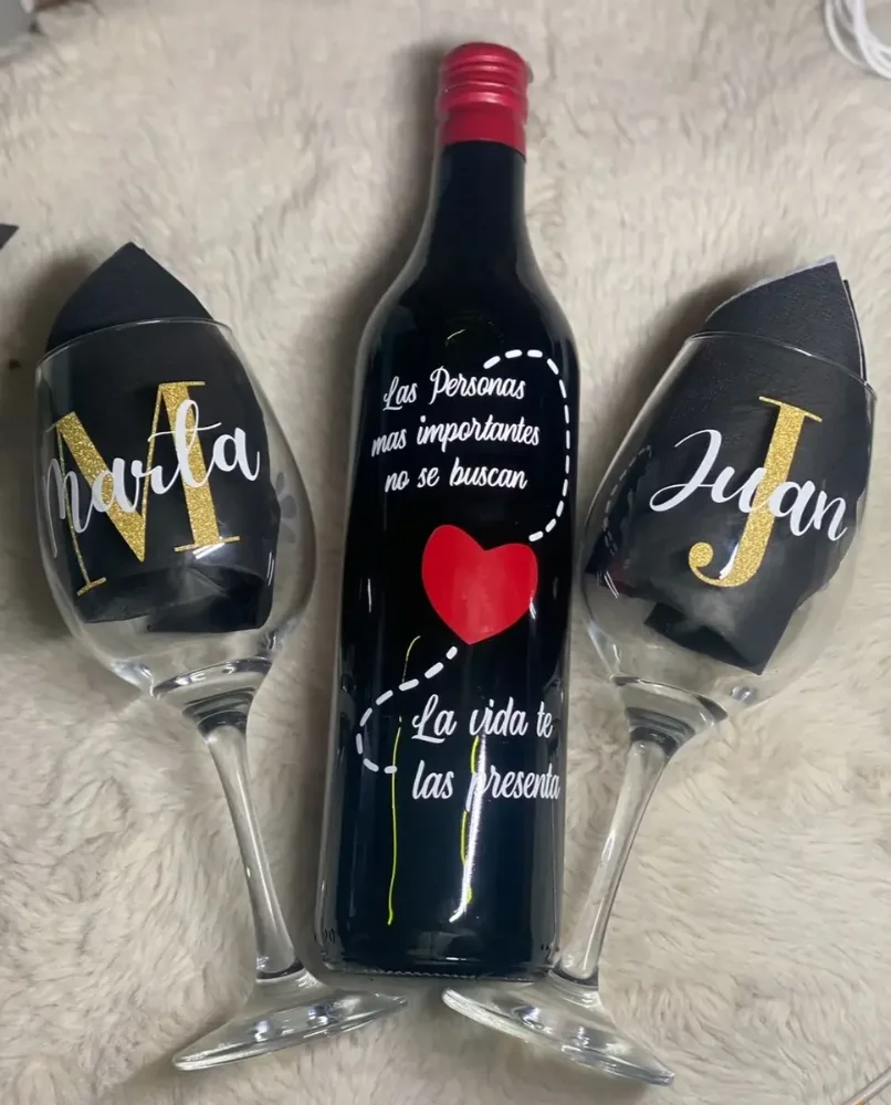 Vino y copas personalizadas