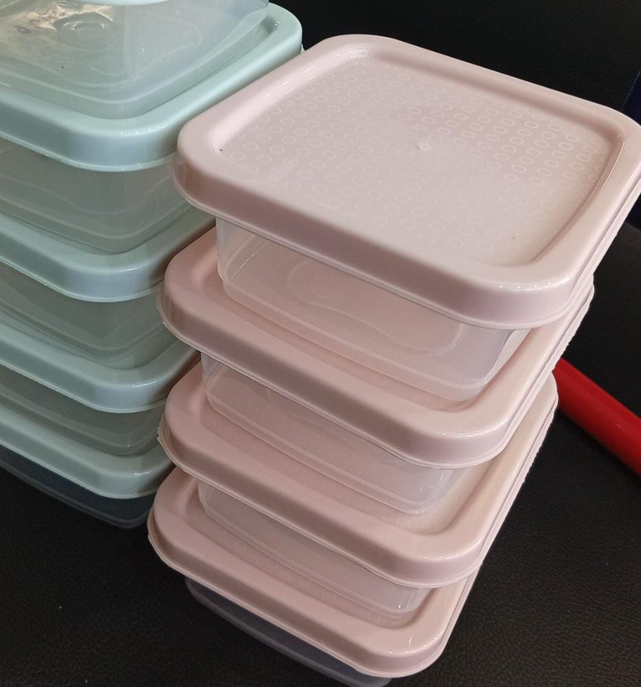 recipiente de plástico pequeño