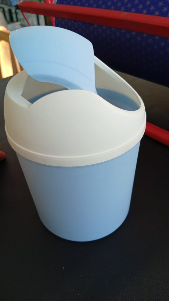 basurero de mesa plástico