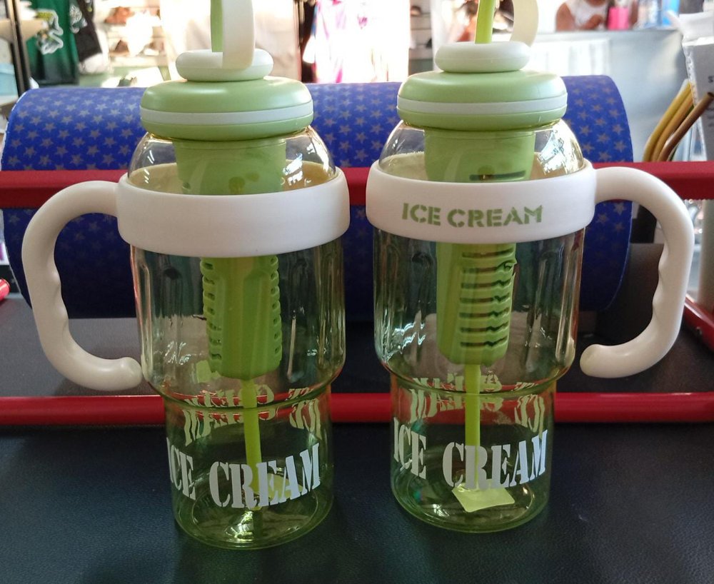 botella de agua con manija ice dream