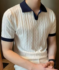 POLO BLANCO CUELLO AZUL