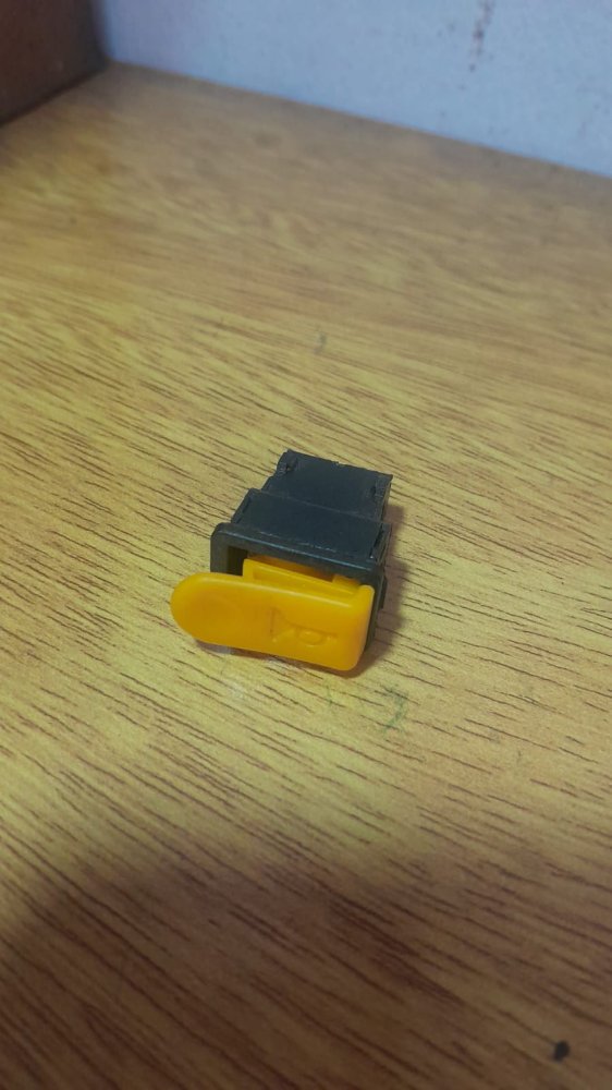 TECLA DE BOCINA Y ENCENDIDO